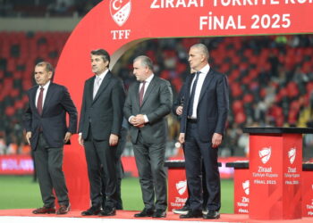 Kupa finalinde TFF Başkanı İbrahim Hacıosmanoğlu’na protesto