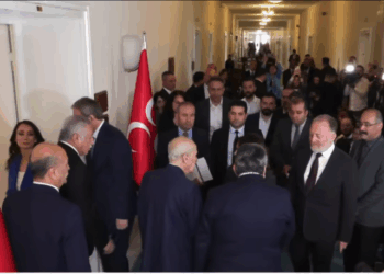 DEM Parti-MHP görüşmesi bitti, Bahçeli heyeti kapıda karşıladı