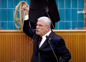 MHP, Müsavat Dervişoğlu’na: Sümüklü böcek, azgın horoz, kendini bilmez müfteri