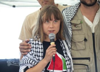 İsrail, Gazze’ye giden yardım gemisini kaçırdı: 12 aktivist geri gönderilecek