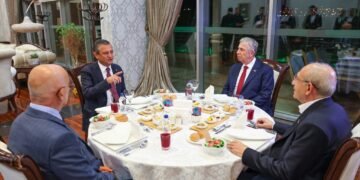 Mansur Yavaş’tan CHP Liderlerine birlik çağrısı: Torunlarımız affetmez, tek yumruk olun