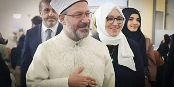 Milyonlarca vatandaş hac sırası bekliyor: Diyanet Başkanı Ali Erbaş’ın eşi 6. kez VIP kontenjanından gitti