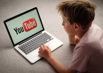 Başbakan Albanese duyurdu: Avustralya, 16 yaş altı çocuklar için sosyal medya yasağına YouTube’u da ekledi