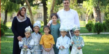 Yargıtay, beşizlerin tutuklu ailesnin mahkumiyetini bozdu: Tahliye hâlâ gerçekleşmedi, çocukların bekleyişi ise sürüyor