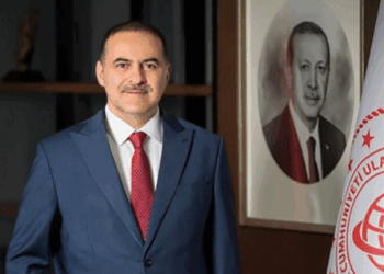 ‘Tek adam’ rejiminin 10 diplomalı bakan yardımcısı: Ömer Fatih Sayan 4 diplomasını sildi