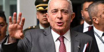 Eski Devlet Başkanı Uribe’ye 12 yıl ev hapsi cezası