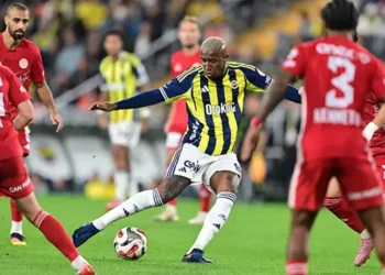 Fenerbahçe evinde Antalyaspor’u 2 golle geçti, 3 maç sonra galibiyet hasreti bitti