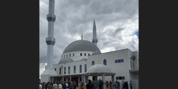 Hizmet Gönüllüleri’nin, inşa ettiği Kuba Camii, ilk Cuma namazıyla ibadete açıldı