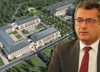 KKTC’nın Cumhurbaşkanı  Tufan Erhürman, Erdoğan’ın yaptırdığı ‘Sarayı’ halka açtı
