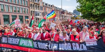 Hollanda’da tarihi yürüyüş: 250 bin kişi Filistin için sokakta