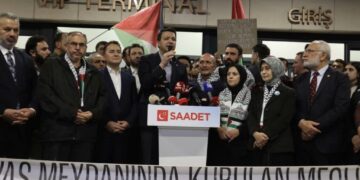 Gazze’ye yardıma gidenler engellendi:  İsrail’in, alıkoyduğu Vekiller yurda döndü