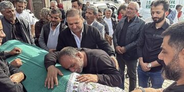 Kocaeli’de vali ve belediye başkanı yangın faciası taziye çadırından kovuldu