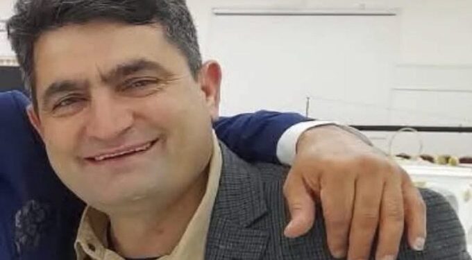 Mersin’de limonculuk yaparak geçimini sağlayan KHK’lı Hüseyin Açıkyörük (45)  tazyikli su makinesinden elektrik akımına kapılarak hayatını kaybetti.