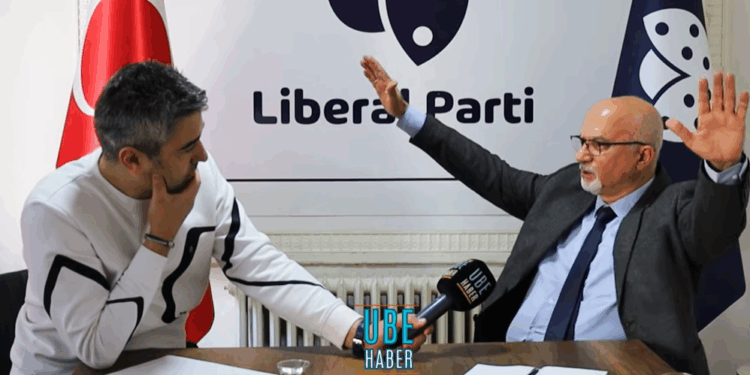 Demokrasiye döneceğiz biz. Çünkü Türk halkı bu rejime alışık değil. Bu rejimi, otoriter rejimi hiç sevmedi.