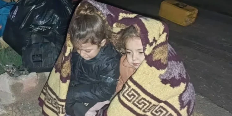 Heyva Sor a Kurd, soğuk hava koşulları ve tıbbi ihtiyaçların karşılanamaması nedeniyle yaşamını yitiren çocuk sayısının 5 'ye yükseldiğini açıkladı.