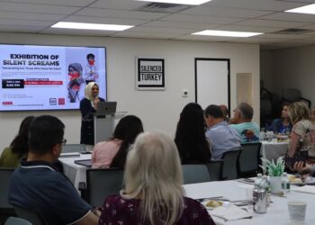 ‘Sessiz Çığlıklar’ın 41. kez durağı Avustralya: Türkiye’deki zulmün bavulları Sydney’de açılıyor