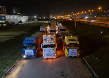 Diyarbakır’da toplanan 25 tır insani yardım  malzemesi Kobani’ye ulaştı