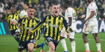 Fenerbahçe, dev derbide Beşiktaş’ı 90+11’deki penaltıyla geçti