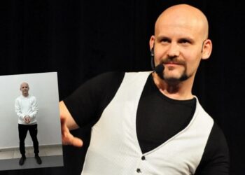 Ünlü komedyen Atalay Demirci’ye ters kelepçeye yapılarak tepki: Kaçmıyorduki “yakalansın”