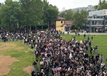 Kapatılan Bilgi Üniversitesi’nde protesto: ‘Ne kayyım ne AKP, kampüsler bizimdir’