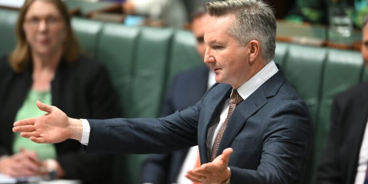 Australian Energy Minister Chris Bowen speaks during House of Representatives Question Time at Parliament House in Canberra, Thursday, November 28, 2024. (AAP Image/Lukas Coch) NO ARCHIVING