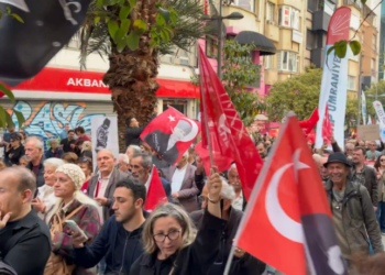 İstanbullular CHP için sokakta: “Saray’ın fermanını yırtıp atacağız”