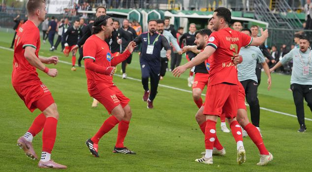 1. Lig'de normal sezonun son haftasında deplasmanda Iğdırspor ile karşılaşan Amedspor sahadan 3-3 beraberlikle ayrıldı