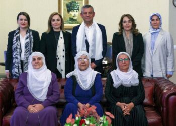 Barış Anneleri heyeti, CHP’yi ziyaret etti