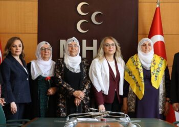 Barış Anneleri Meclis turunu, MHP’yi ziyaretle başladı