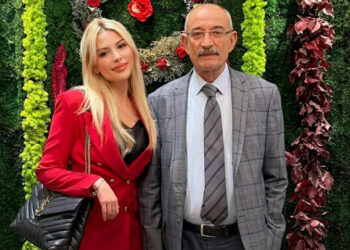 Çakarlı araç, küfürbaz yandaş Yazar Emin Pazarcı’ya pahalıya patladı: “Özür dile”