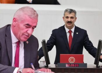 CHP’li Milletvekili Akdoğan: 230 bin TL maaşlı AKP’li vekilin eşi, fakirlik belgesi almış!