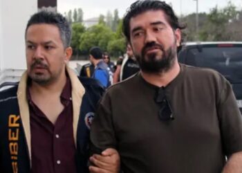 Kelepçeli ellerini  montla kapattı: Rasim Ozan Kütahyalı’nın hesabına milyonlar akmış