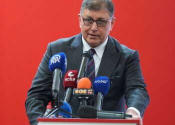 Cemil Tugay CHP’den istifa etti: İzmir Büyükşehir Belediyesi bağımsız yönetilecek