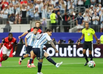 Messi sahneye çıktı, Arjantin turladı