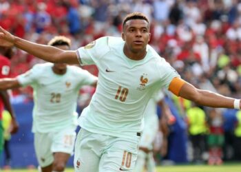 Fransa 6 dakikada Fas’ı geçti, yarı finale uzandı: Mbappe penaltı kaçırdı, gol attı, sakatlandı