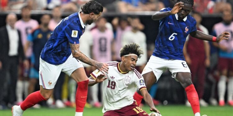 Spain's forward #19 Lamine Yamal (C) fights for the ball with France's defender #19 Theo Hernandez (L) and France's midfielder #06 Manu Kone during the 2026 World Cup football tournament semi-final match between France and Spain at the Dallas Stadium in Arlington on July 14, 2026. (Photo by MAURO PIMENTEL / AFP)