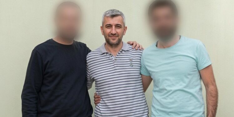 KHK ile ihraç edilen eski komiser Bülent Kemik, bir süredir mücadele ettiği kolon kanseri nedeniyle 51 yaşında yaşamını yitirdi.