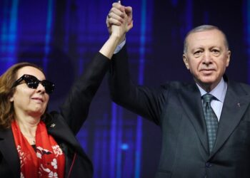 Ayhan Sefer Üstün’den Serap Yazıcı’ya sert suçlama: Erdoğan’ın adını duyunca ‘Midem kalkıyor’ diyordu