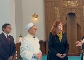 Quba Camii’ni ziyaret eden Vali Gardner’dan Selimiye Vakfı’na takdir: “Birlikte kurmak istediğimiz toplum tam da budur”