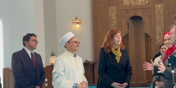 Quba Camii’ni ziyaret eden Vali Gardner’dan Selimiye Vakfı’na takdir: “Birlikte kurmak istediğimiz toplum tam da budur”