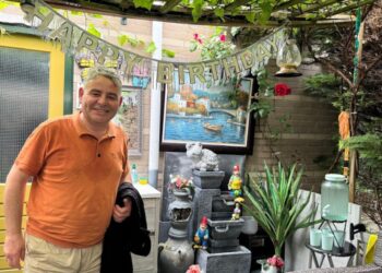 Hollanda’da vefat eden sürgündeki Yapımcı ve Yönetmen Hakan Şahinli son yolculuğuna uğurluyor