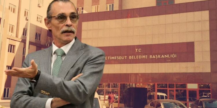 Etimesgut Belediyesine yönelik soruşturma kapsamında tutuklanan Belediye Başkanı ve oyuncu Erdal Beşikçioğlu'nun Konya Cezaevi'ne nakledildiği öğrenildi