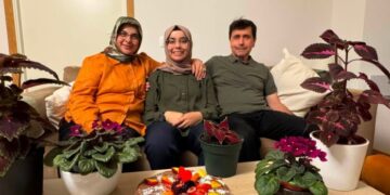 İsmet Özçelik’in kızı:“Babamın Malezya’dan kaçırılması tarifsiz acılar yaşattı ama sürgün hayatı bana çok kapı açtı”