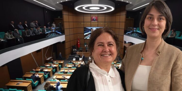 Üsküdar Belediye Meclisi’nde üçüncü tur oylaması sonrası geçersiz oy tartışması yaşandı. Tartışmaların ardından seçime ara verildi.