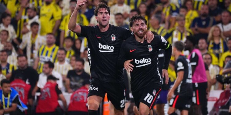 Trendyol Süper Ligte Fenerbahçe ile Beşiktaş İstanbulda karşılaştı. (Depo Photos)