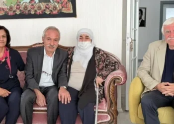 7 yıl sonra tahliye oldu: Selçuk Mızraklı, Demirtaş’ın annesini ziyaret etti